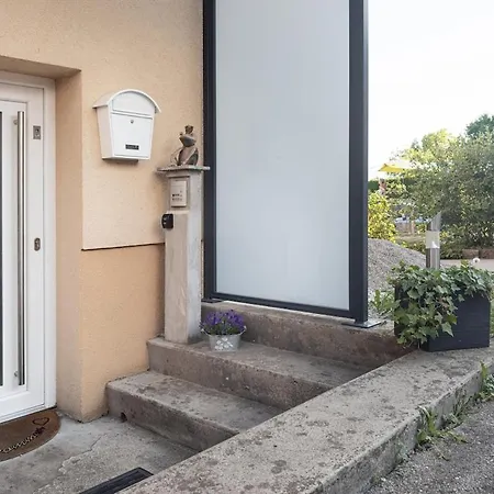 Wallersee Mit Balkon In Seekirchen Im Salzburger Seenland Nahe Salzburg Seewalchen