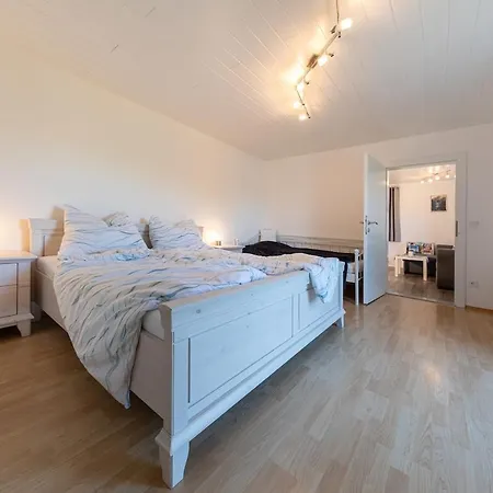 Wallersee Mit Balkon In Seekirchen Im Salzburger Seenland Nahe Salzburg *
